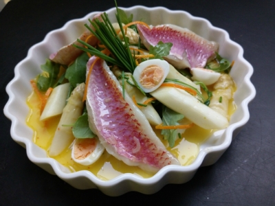 Confierte Rotbarben mit Spargelsalat in Orangen Würzöl