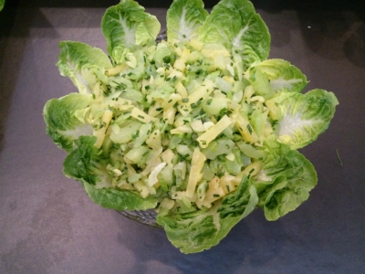 Gurken, Staudensellerie, Ananas Salat