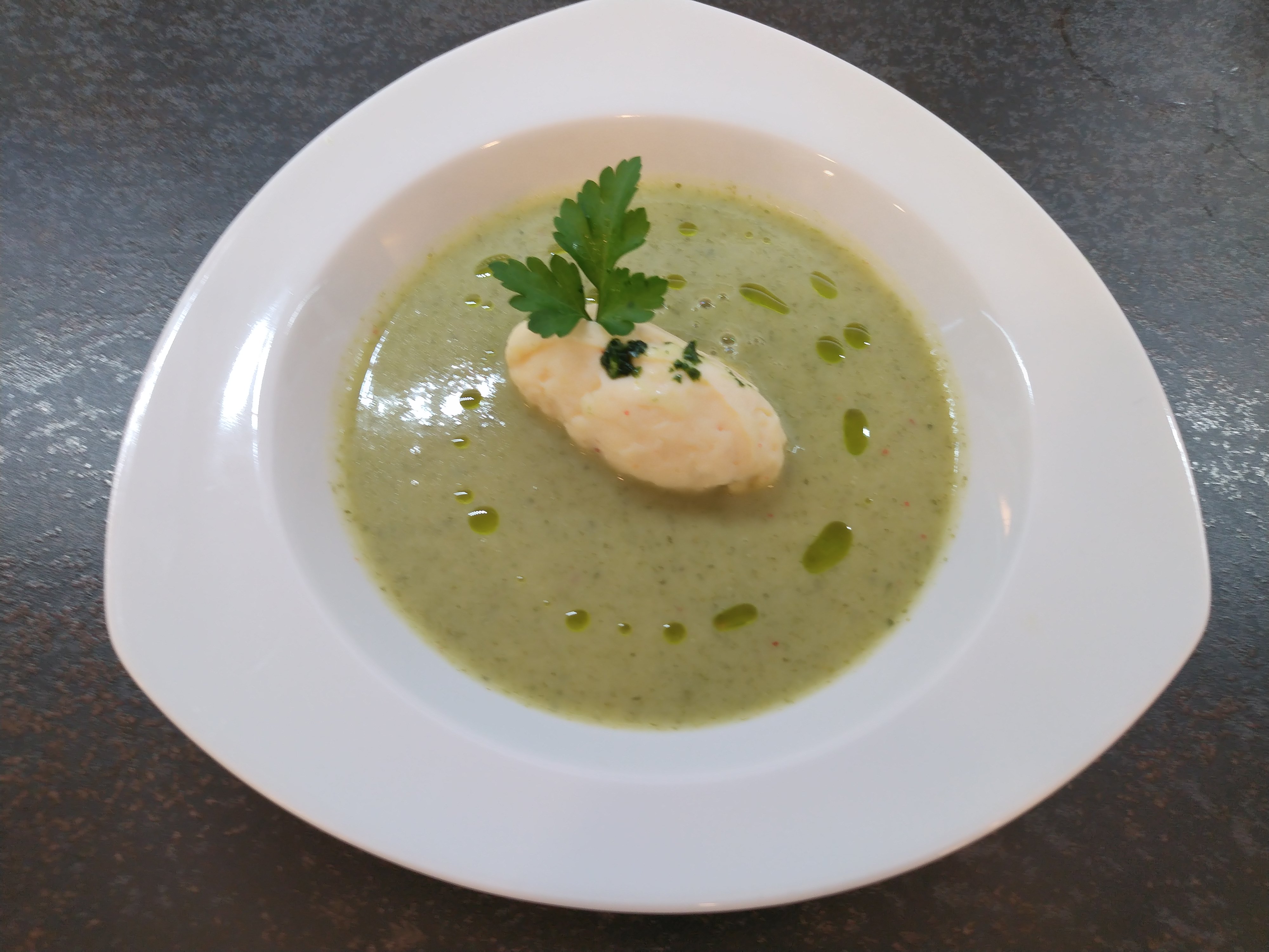 Petersilienwurzel Süppchen