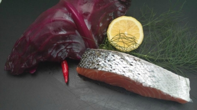 Rotkohlroulade mit Lachs gefüllt