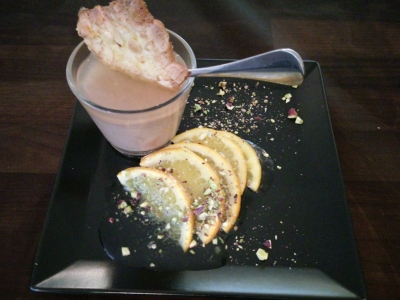 Schokoladenmousse mit Mandelplätzchen und Juzu-Orangen