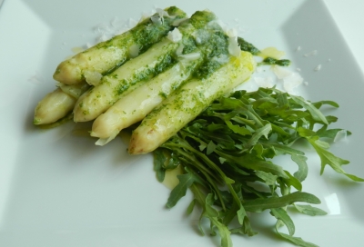 Spargel mit Rucola oder Bärlauch-Dressing