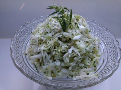Weißkohl- Apfel -Salat mit Estragon und Ingwer
