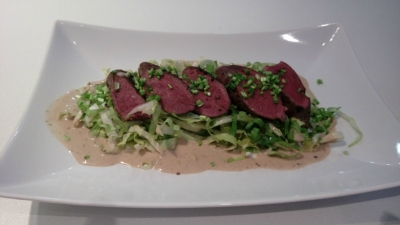 Wildhasenfilet auf winterlichem Salat